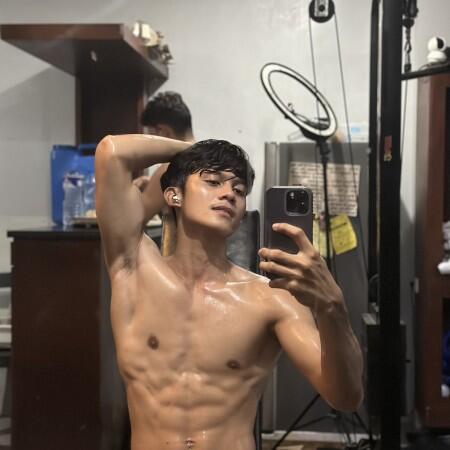 Laurence John (@yourbabylaurence) profile picture