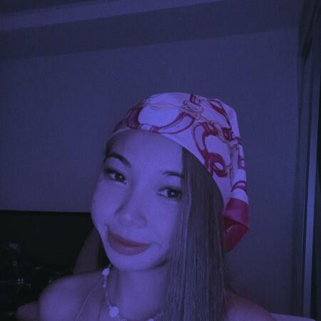 Poppy (@petitepoppy99) profile picture