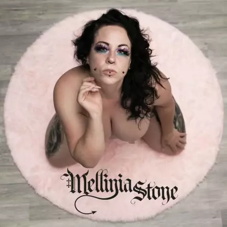 MelliniaStone (@melliniastone) profile picture