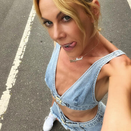 Miley-Weasel (@miley-weasel) profile picture