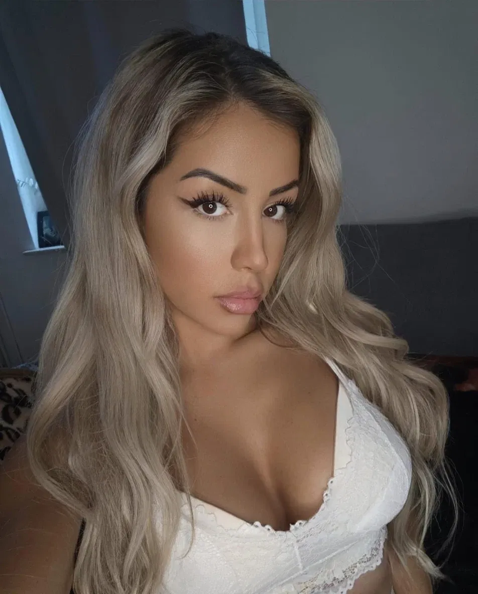 Cover photo of miaisabel1996