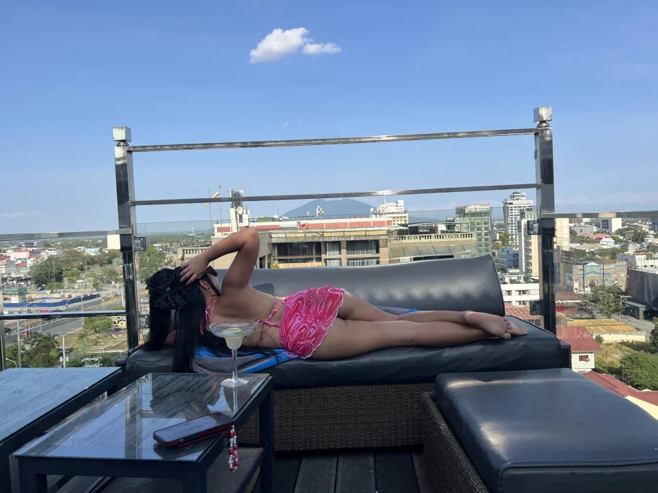 lesliepinay cover