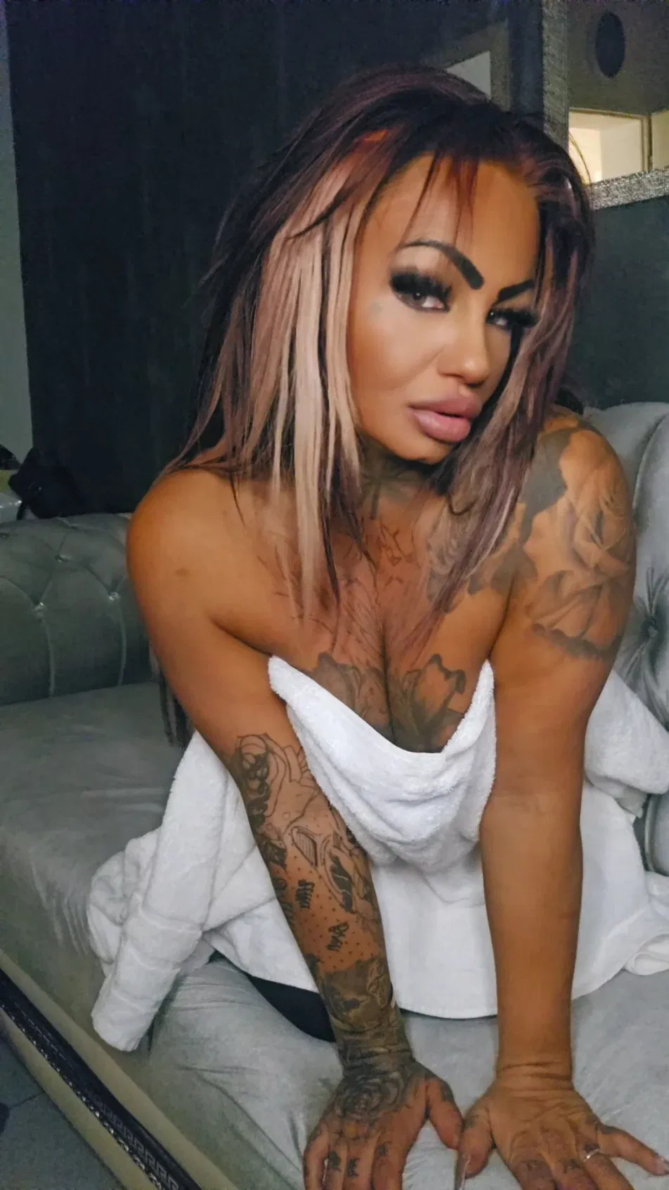 Cover photo of alevdeepthrouthqueen