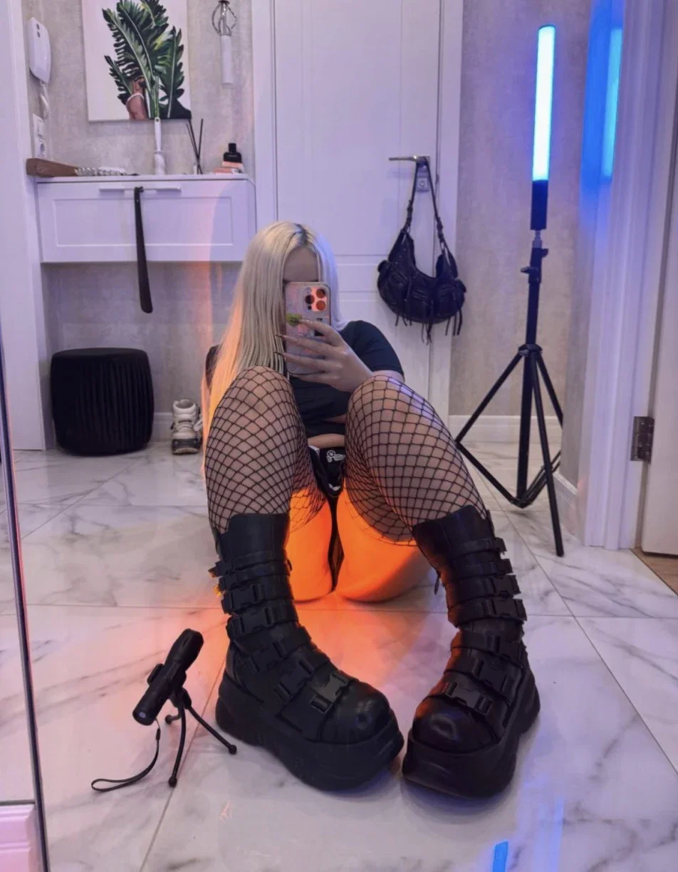 nessykiss cover