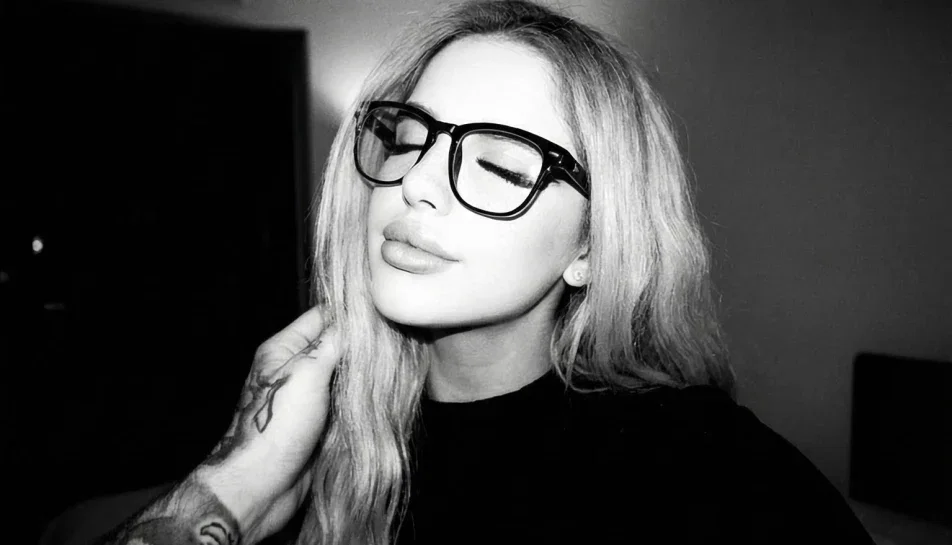 Cover photo of hollyglamour