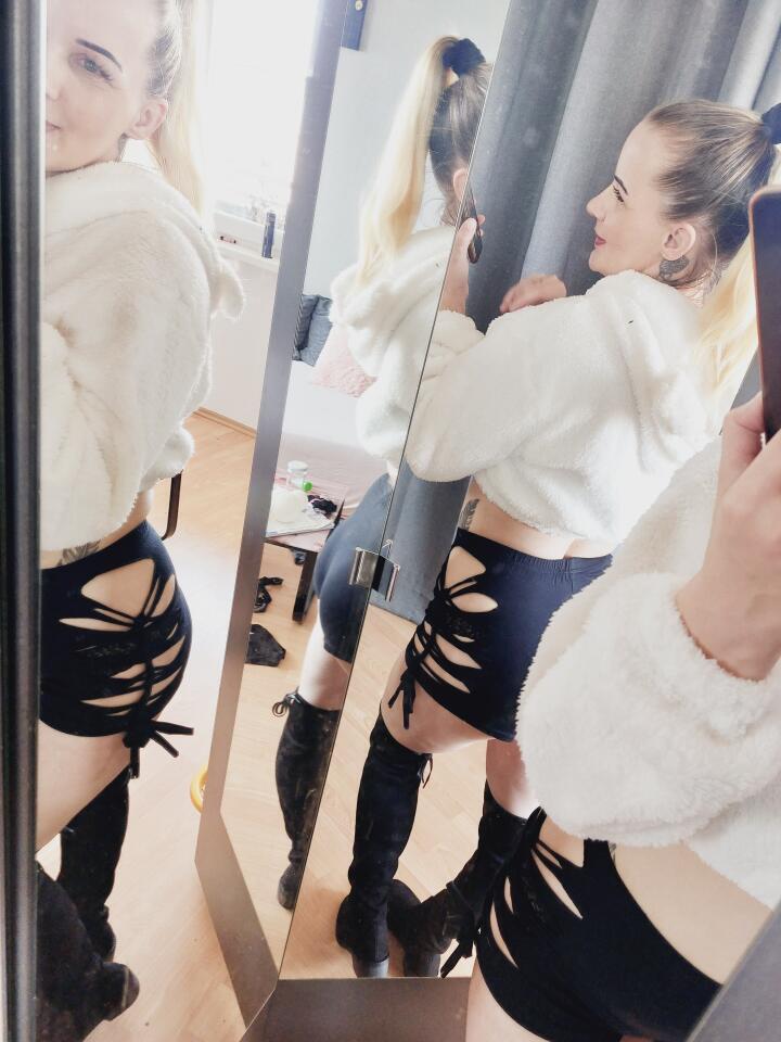 Cover photo of lauralust89