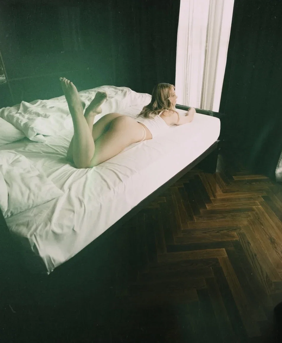 leonie cover