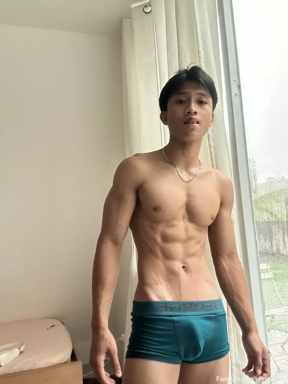 Rainy day only can do is masturbate 💦💦💦