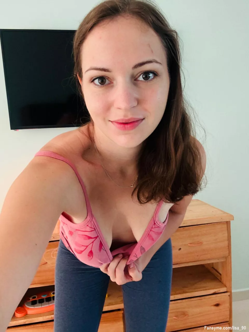 Hi , mein erster post auf FansyMe ich bin gespannt was mich hier erwarten wird 😁✌️ 

Hi , my first post on FansyMe I'm curious what to expect here 😁✌️

#mommy #milf #natural #fsk18