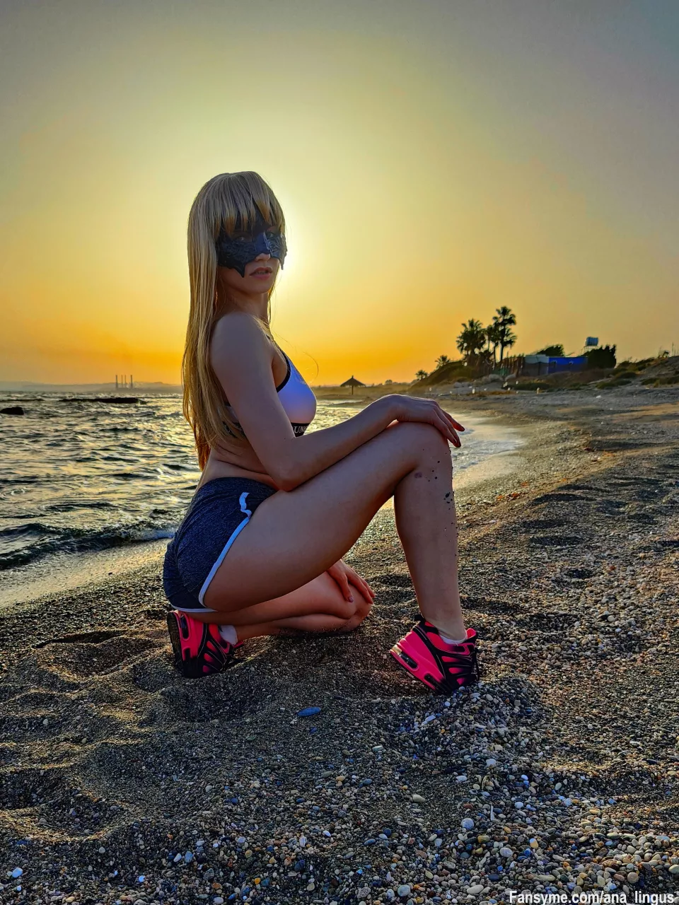 Enjoying the sunset.  If you wanna enjoy all the content i created on that beach befor the sun went down be sure to be subscribed.
And comment below what you would love to do with me on that beach during sundown 😈

#beach #sunset #sundown #tanning #sea #beachlife