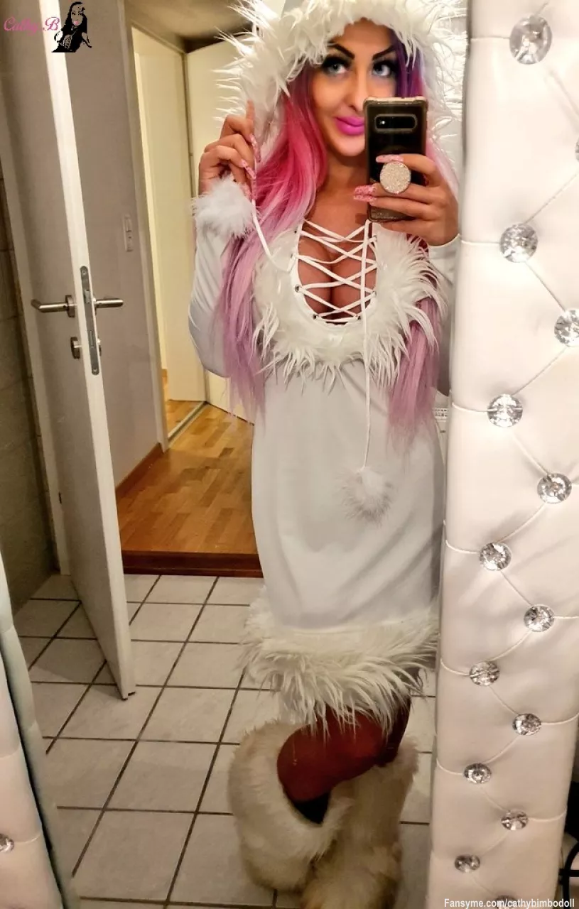 Hey langsam wird es kalt oder🤗  ? Bin jetzt per Videocall oder in der Livecam du musst mich nicht abonnieren um mich zu sehen es reicht  wenn du was aufladen tust also bis gleich ! 😍

Hey, it's getting cold, isn't it? I'm now on video call or in the live cam, you don't have to subscribe to me to see me, it's enough if you do something to top it up, so I'll see you soon! 😍

#winter #faux #videocall #call #video #ppv #