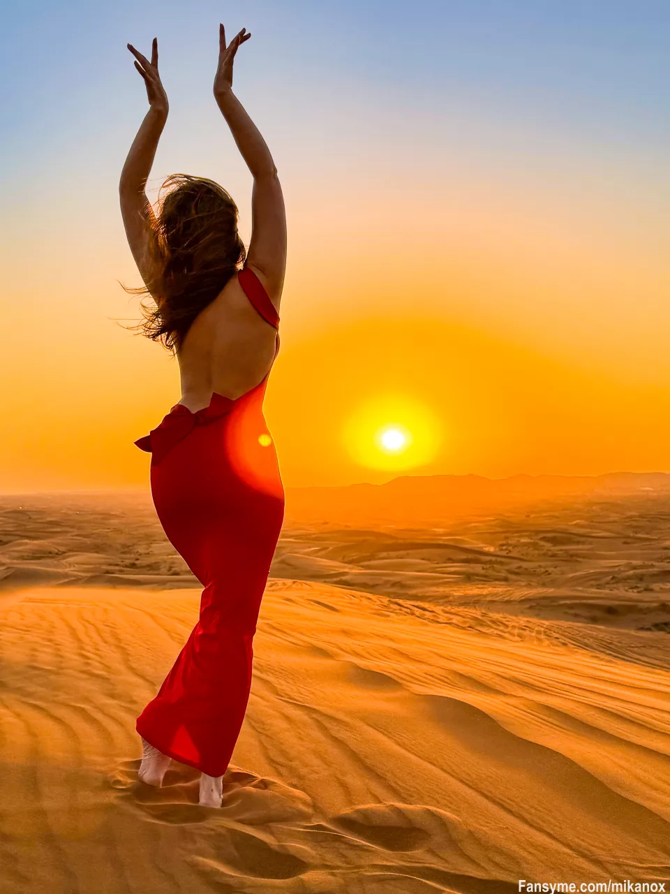 My vacation was so much fun and I saw so many beautiful places 🤩 how do you like the pictures I took in my red dress during a desert photoshoot? ❤️