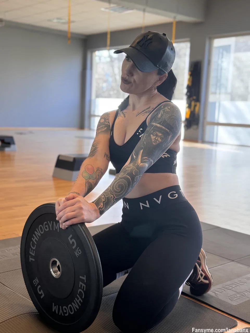 Das Wochenende steht vor der Tür😍🤩
Was hast du geplant? Oder lässt du es ruhig angehen, so wie ich? 
#gym #imgym #gymlover #hotgirl #training #public #tattoos #tattoogirl #leggings #blackoutfit #germany #germanbabe