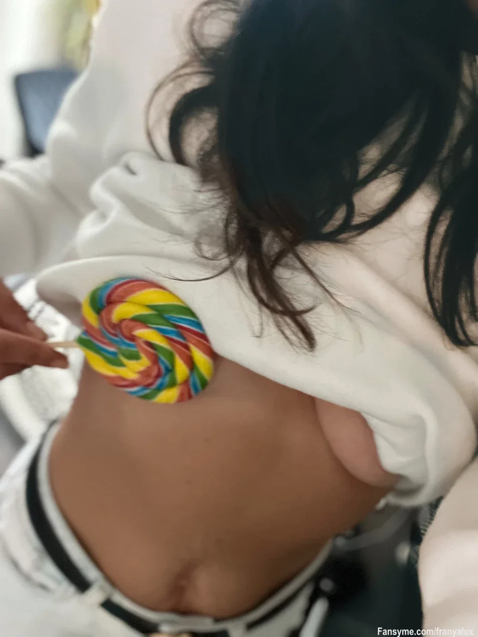 Feierabend, aber Candy Mama ist noch ganz schön heiß unterwegs 🍭🔥  
Ich lecke, was mir schmeckt – aber du bekommst nur, was du verdienst. Kein Gratis-Schlecken, Baby 😈  
Du willst mehr als diesen süßen Vorgeschmack? Dann klick, abonnier und trau dich in meine DMs…  
Aber denk dran: Meine Tabus sind klar – ich zeig nicht *alles*, aber ich lass dich fühlen, als wärst du mittendrin 💋

*➡️ Heute Abend: Neues Pay-Video & Bonus für jeden Kommentar, der mich auf die Idee bringt, dich frecher zu machen 😏*