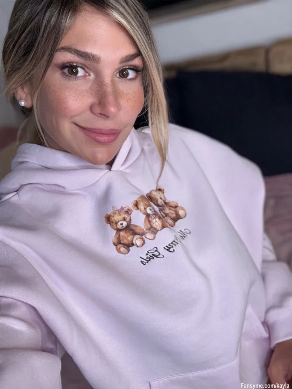 Was ein Wetter heute 🌧️ 🫣 naja… läd wenigstens zum kuscheln ein😅 Und das mach ich jetzt auch 🥰 mit meinen zig Decken und zwei richtig süßen Teddys 🧸