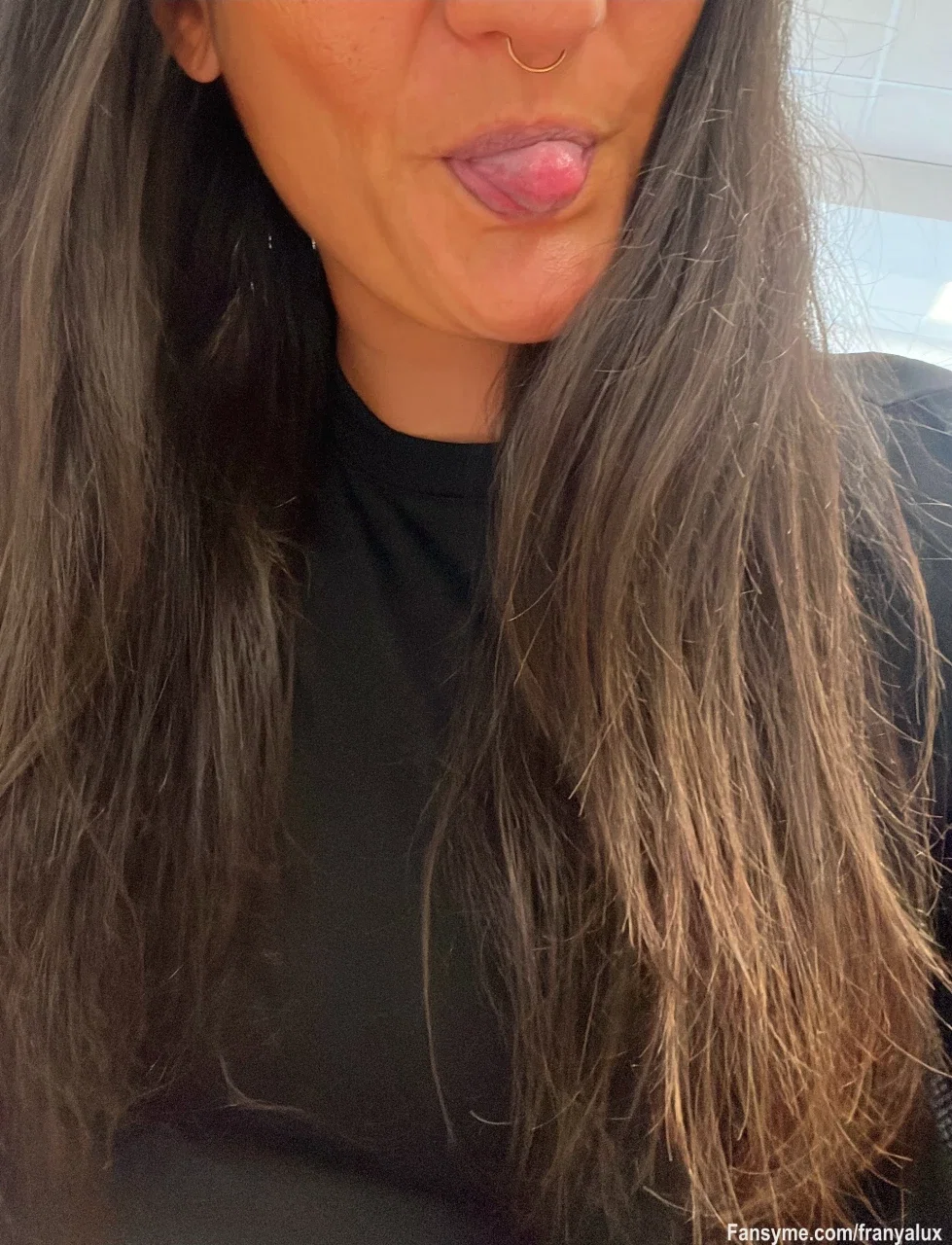 Guten Morgen, Boys 😈
Das Wochenende steht vor der Tür – und ich hab schon verdammt freche Gedanken.
Halloween coming soon… und ich verspreche dir, dieses Jahr wird sündig heiß. 🖤
Wer mich dieses Wochenende brav zum Lächeln bringt, bekommt vielleicht schon einen kleinen Vorgeschmack 😏