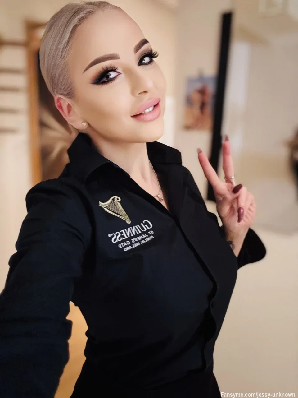 Ich muss jetzt zur Schicht und bin morgen Abend wieder zurück vor der Cam 🥰
.
.
.
#jessyunknown #blonde #live #fansyme