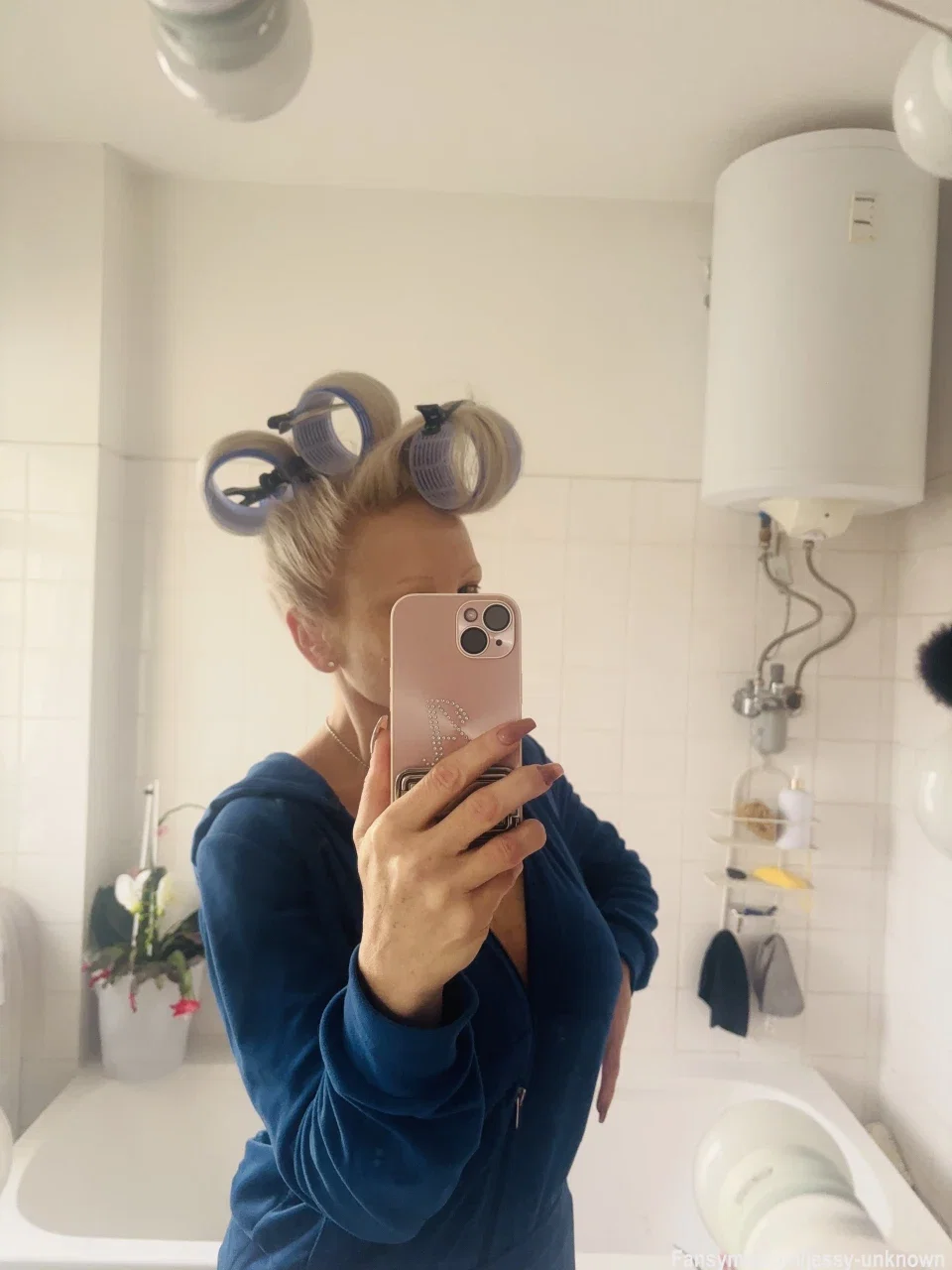 Ready machen für die Arbeit mal sehen was meine Angestellten so treiben 🤔 .Morgen bin ich wieder live für euch 🟢🎥😘😘😘😘
.
.
.
.
.
.
#jessyunknown #live #famous #online #cute #skinny