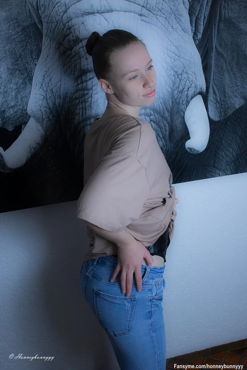 Was treibst du so? Was Hast du vor am Wochenende?
Erzähl es mir 😘

What are you up to? What are your plans for the weekend?
Tell me 😘

Ein Abo erlaub dir alles zu sehen und kostenlos mit mir zu schreiben.
Wer mehr will muss mehr..😌Hart aber fair🔥
Einmal im Monat ein Besonderes Spezial und auf Meine Videos immer Fette Rabatte😌😉
A subscription allows you to see everything and write with me for free.
Those who want more must have more.. 😌Hard but fair🔥
Once a month a special special and on my videos always fat discounts😌😉

#sexy #cute #Hotgirl #cutegirl #tangaarsch #ass