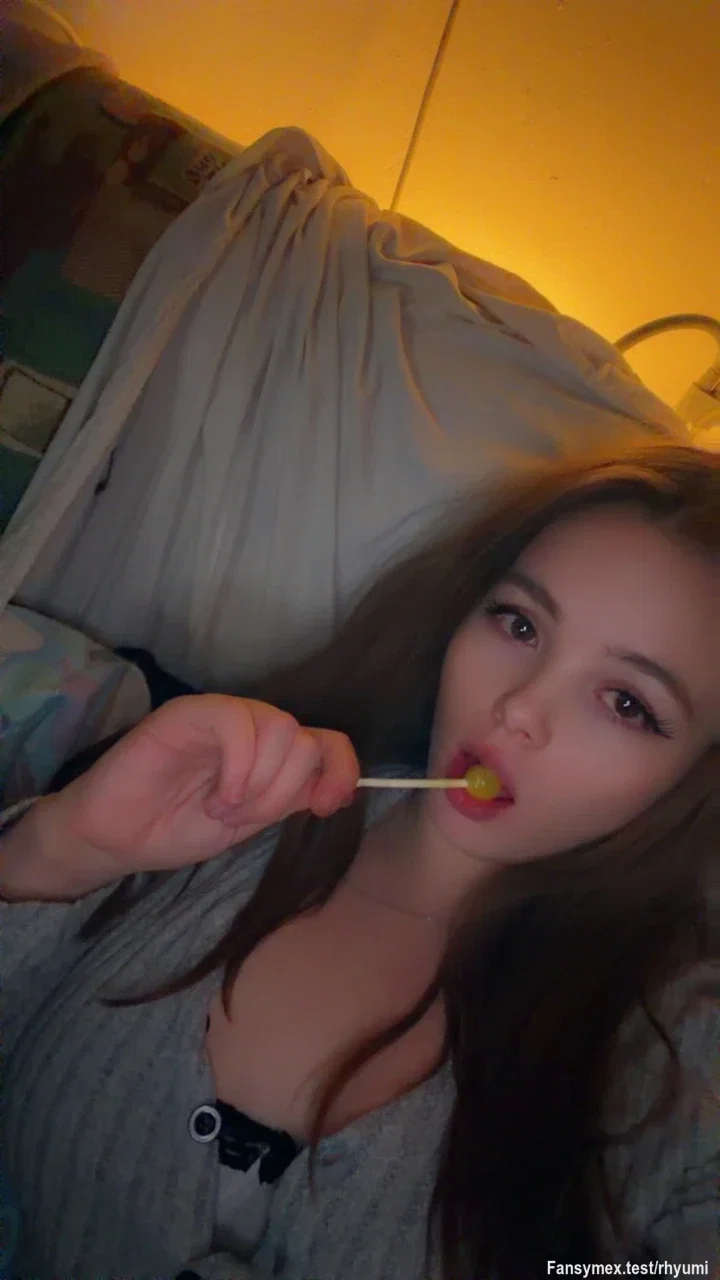 Good Morning ☀️ Today is just a Sunday we’re I’m going to work more on my Live Streaming room 🫢❤️ I might bake some cookies but we’ll see maybe that’s gonna be my first YouTube Video 🤔🫢❤️ but the YouTube video for the wishlist is save 🤫🫢❤️ if u wanna see ur present & my reaction ? Link in Bio 🔗