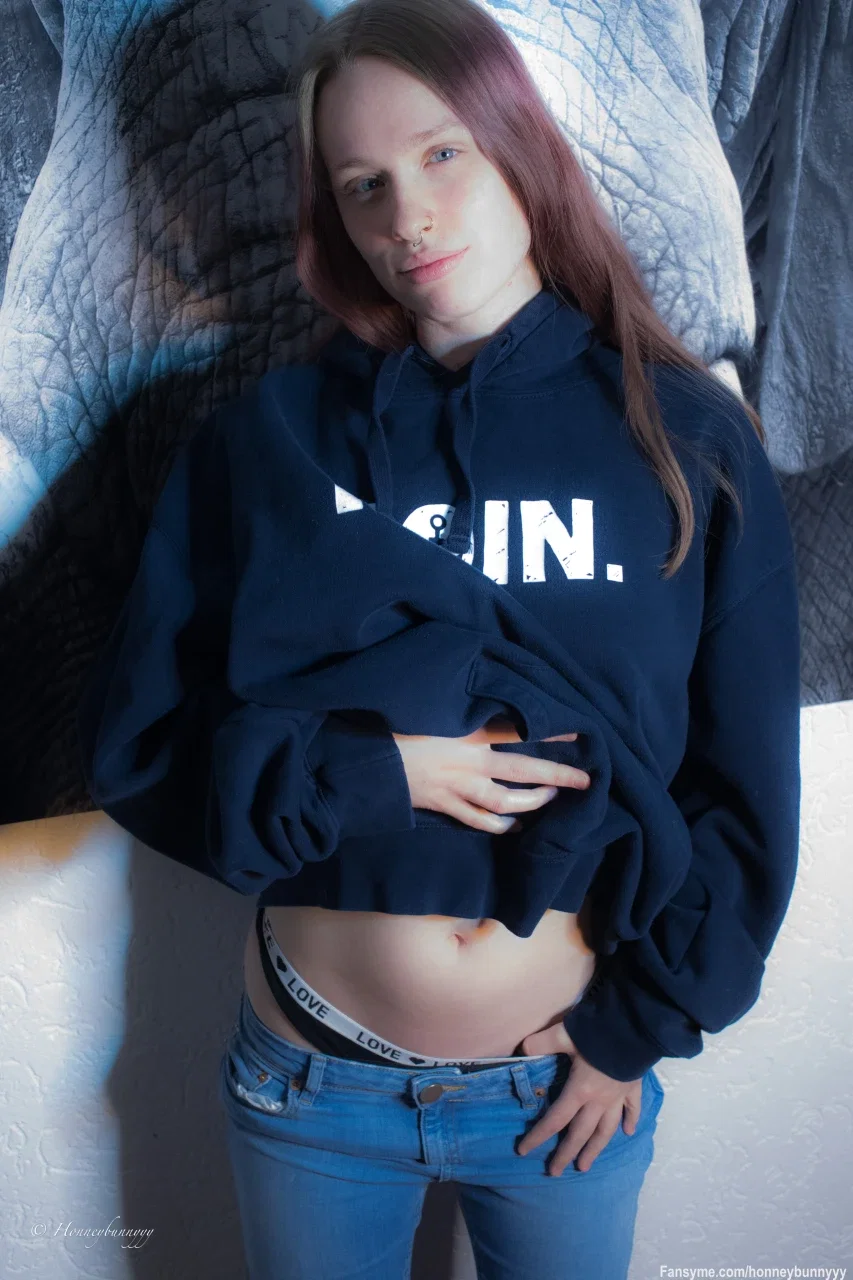 Mir ist langweilig , Komm und Spiel mit mir. 😈
I'm bored, come and play with me. 😈

Ein Abo erlaub dir alles zu sehen und kostenlos mit mir zu schreiben.
Wer mehr will muss mehr..😌Hart aber fair🔥
Einmal im Monat ein Besonderes Spezial und auf Meine Videos immer Fette Rabatte😌😉
A subscription allows you to see everything and write with me for free.
Those who want more must have more.. 😌Hard but fair🔥
Once a month a special special and on my videos always fat discounts😌😉

#sexy #ass #cutegirl #hot #horny #fansfollowme #german #sweet #spicyvibes #teen #teengirl
