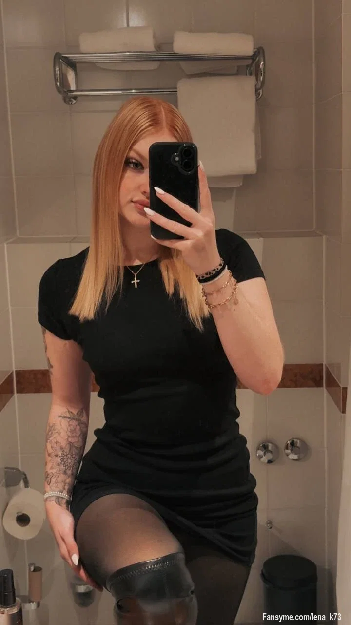 Hey ihr… ✨
Lena hier 😏

Ein letzter Blick, bevor die Zeit umspringt.
Ein letztes Kribbeln, bevor alles neu beginnt.
Ich wünsche euch einen verführerisch guten Rutsch ins neue Jahr 🥂🔥

Danke für eure Treue, euren Support
und für all die Momente, in denen ihr näher wart, als Worte es sagen könnten.
Ich bin dankbar für alles –
für Aufmerksamkeit, Fantasie und deine Blicke wenn man nicht wegsehen will. 💋

Das neue Jahr kommt nicht laut.
Es kommt langsam.
Mit Spannung auf der Haut,
mit Gedanken, die bleiben
und Bildern, die sich festsetzen. 😈

Ich habe neue Dinge geplant –
verruchter, tiefer, sinnlicher.
Und genau das macht es gefährlich gut. 🔥

Sei gespannt.
Das hier ist nur der Anfang… 💄🖤