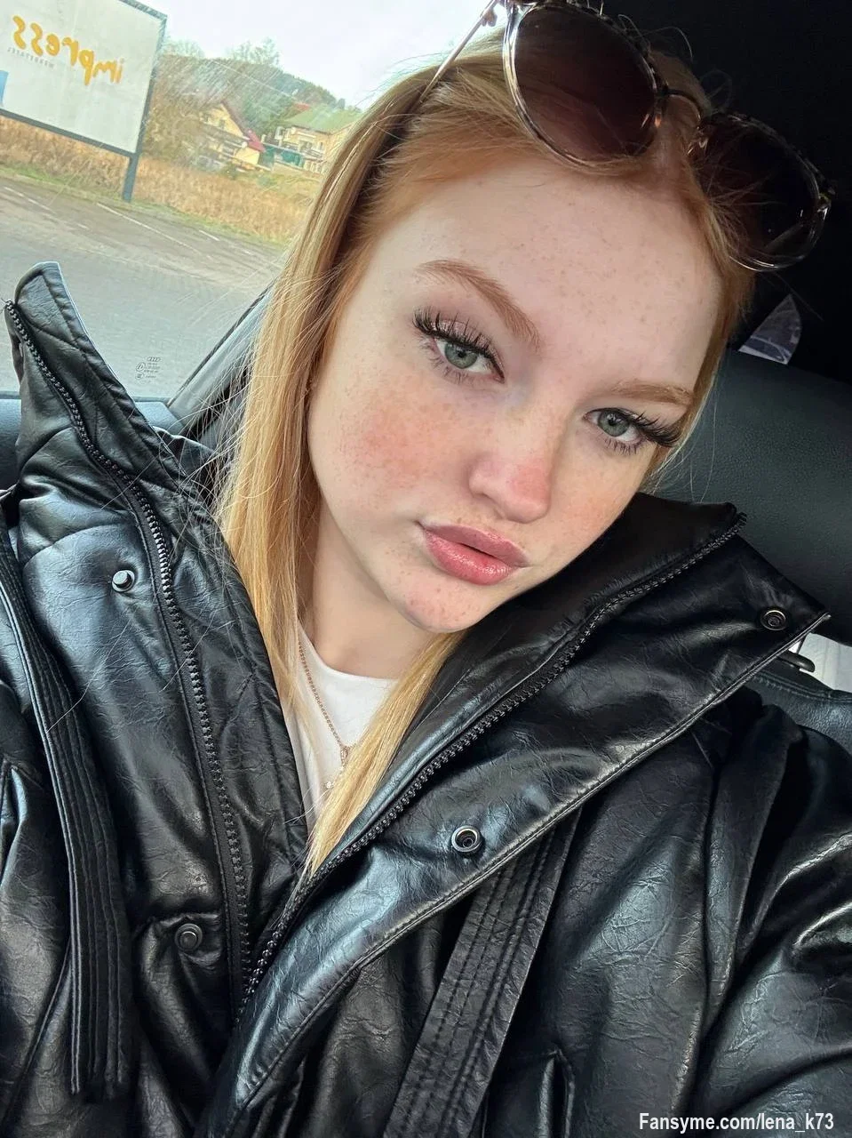 So nah, dass du jedes Detail siehst.👀

So ruhig, dass du fast vergisst zu atmen. 
Ich mag es, wenn du dich fragst,
wie es wohl wäre, mir noch näher zu kommen. 🤫🥵