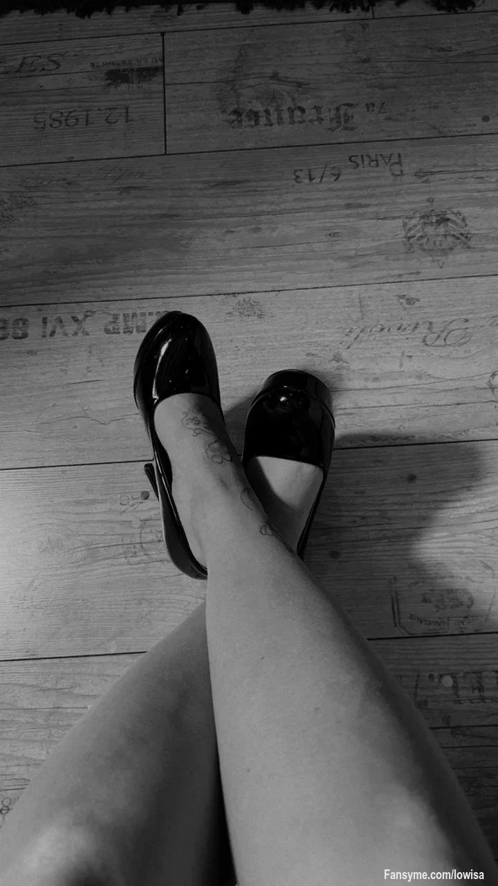 Langsam. Elegant. Gefährlich sexy 🖤

Ich weiß genau, wie sehr dich dieser Anblick triggert…
und glaub mir – so unschuldig bleibt es nicht 😈

Du ahnst schon, was als Nächstes kommt