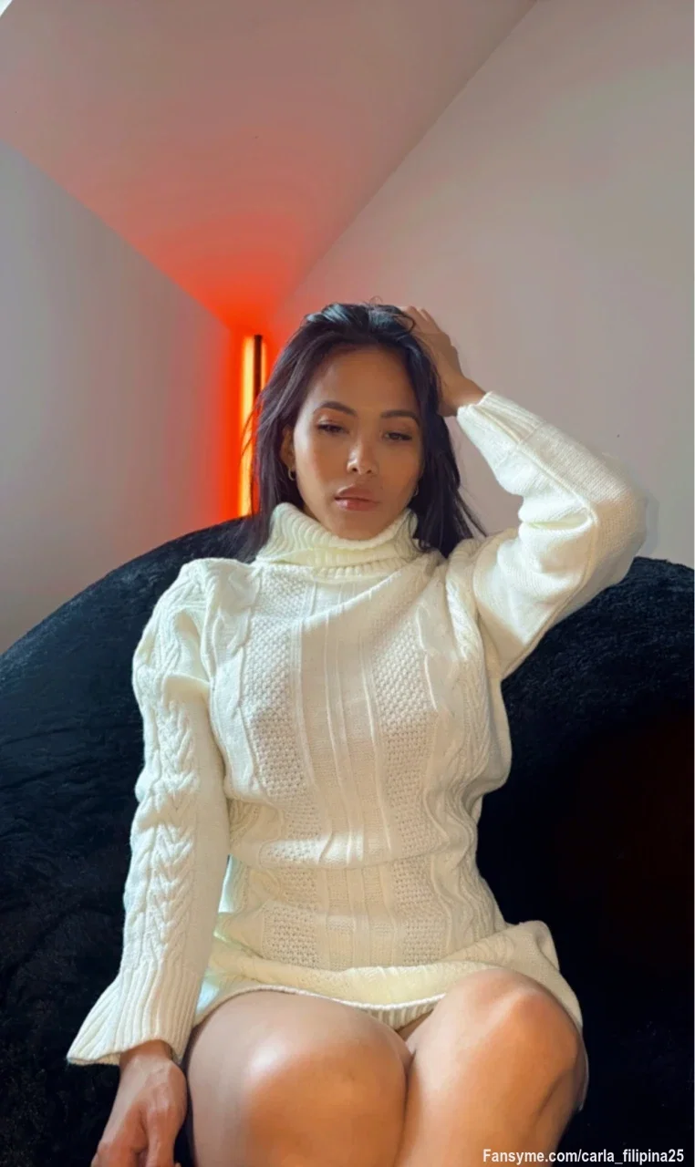 🥶 “It’s freezing today… I’m shivering like crazy 😂 Tell me… which do you like better? 😏
🧥 Jacket on, keeping it cozy… or
😴 Eye mask on, keeping it naughty?
I just finished some new content today, and yes… my body is freezing but my ideas are HOT 🔥💦