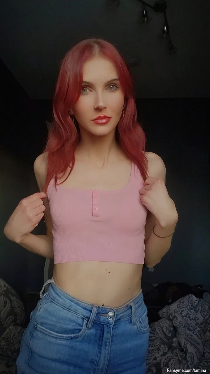 Blondinen sind heiß
Brünetten sind klug 
Aber Rothaarige sind wild & unzähmbar ;)
#camdiamonds #h2gcd #sexy #redhead #skinny #solo #fansfollowme #hot