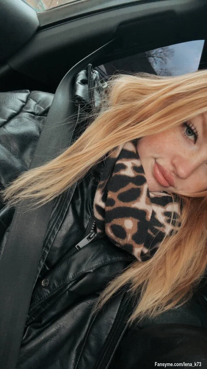 Ganz brav unterwegs… aber meine Gedanken sind alles andere als brav 😈💭 

Willst du wissen, was ich wirklich vorhabe, wenn ich allein bin? Dann warte nicht länger… 😏