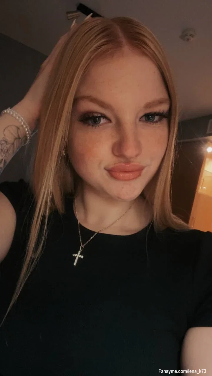Ich weiß genau, wie ich euch verrückt mache… und glaub mir, ich halte nichts zurück 😈✨

Wenn du sehen willst, wie ich dich ganz langsam heiß mache… du weißt, wo du mich findest.