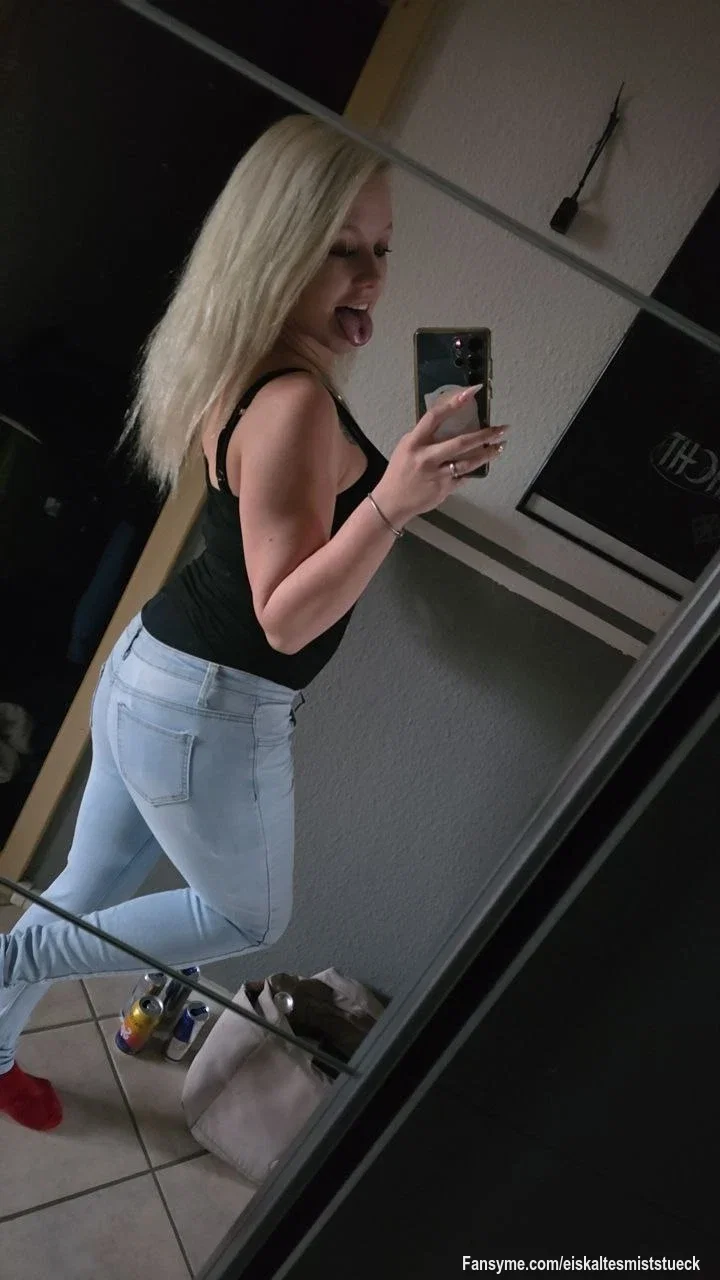 Ich liebe es, wenn du mir folgst…
erst mit den Augen, dann mit deinem Klick.
Komm und schreib mir — ich hab keine Lust, dich lange warten zu lassen. 😈💋