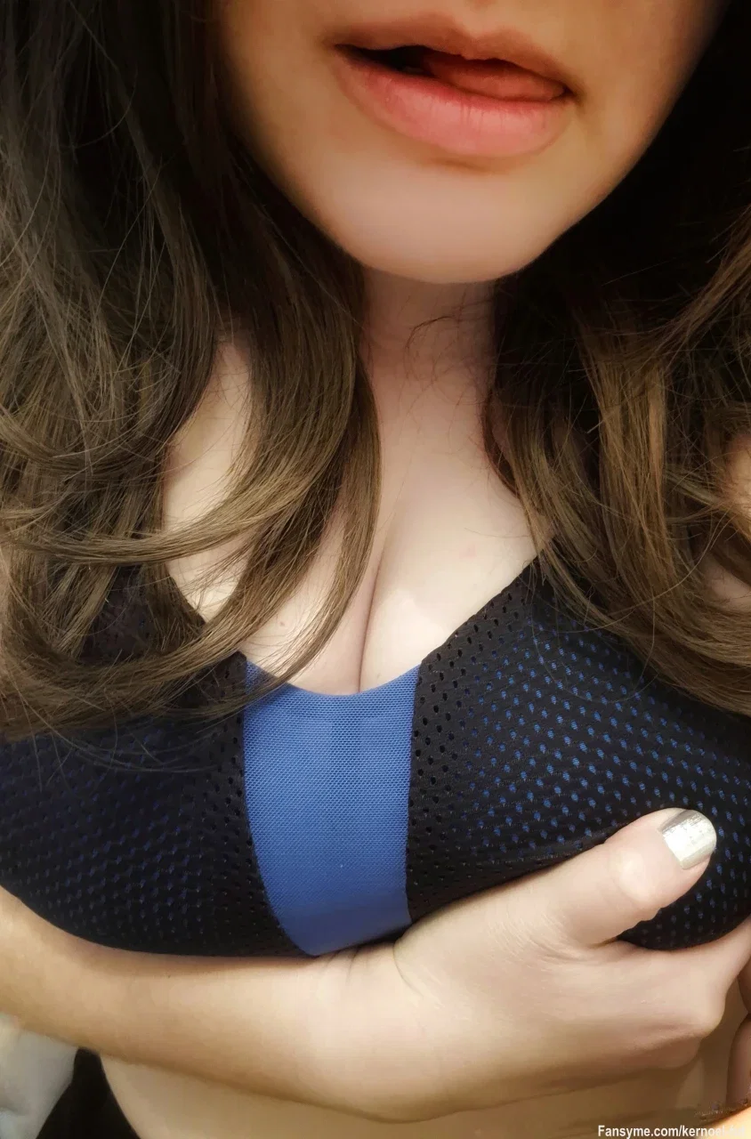 Heute geht's gleich nach der Arbeit zum Sport 🥰😍 ... was steht bei dir heute noch an? 🤭

Wusstest du schon, dass du als Abonnent bei mir nichts fürs Chatten zahlst? 😇🥰

#camdiamonds #h2gcd #gym #Fitness #Office #sportbh #bigtits #sexy #curvy #brünette #follower #Abo