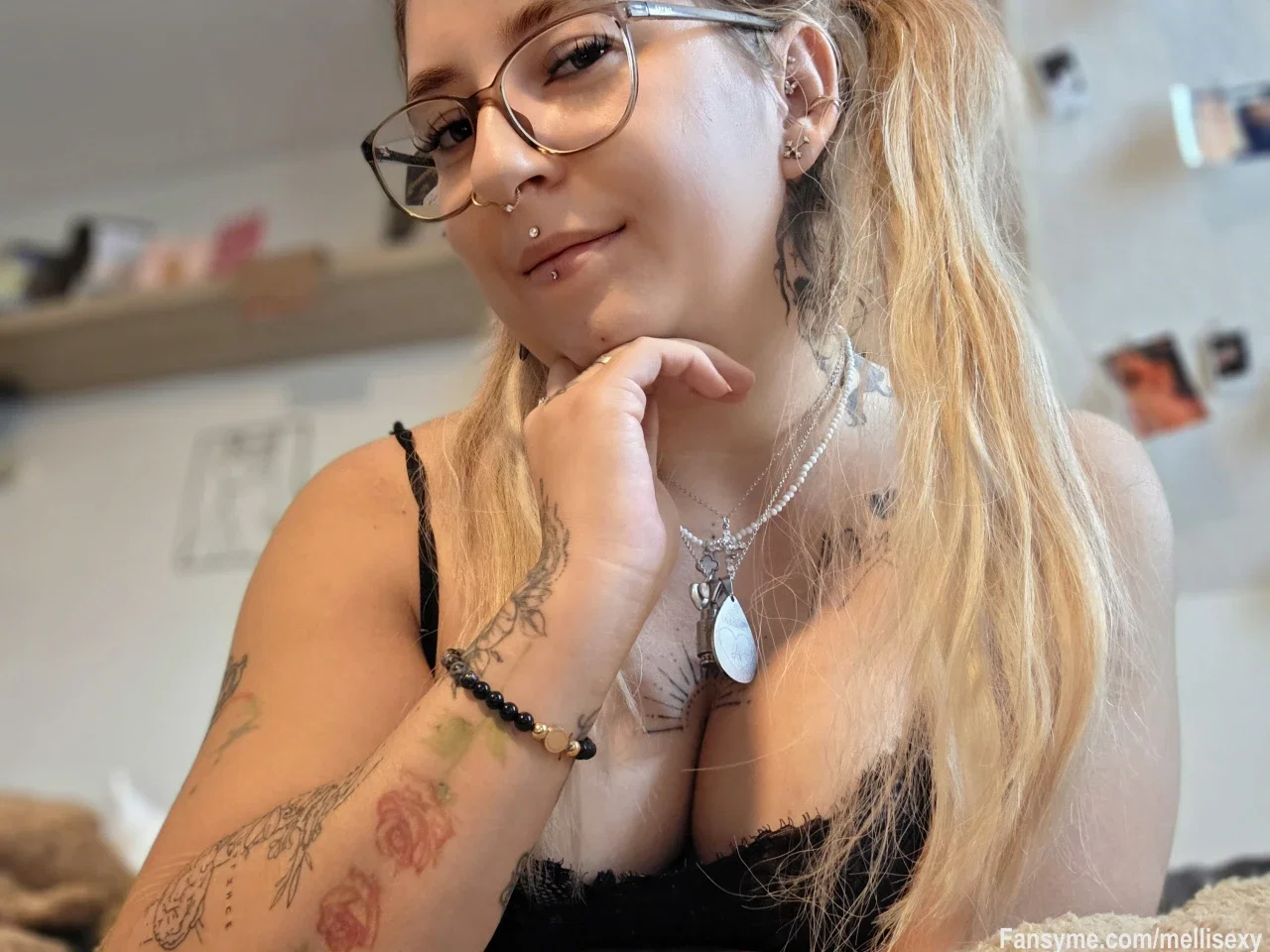 Ich habe endlich Feierabend für heute ! 😋 
Komm her & zieh mir langsam die Träger über die Schultern und sieh wie meine nackte Haut langsam mehr und mehr zum Vorschein kommt 💋🍒