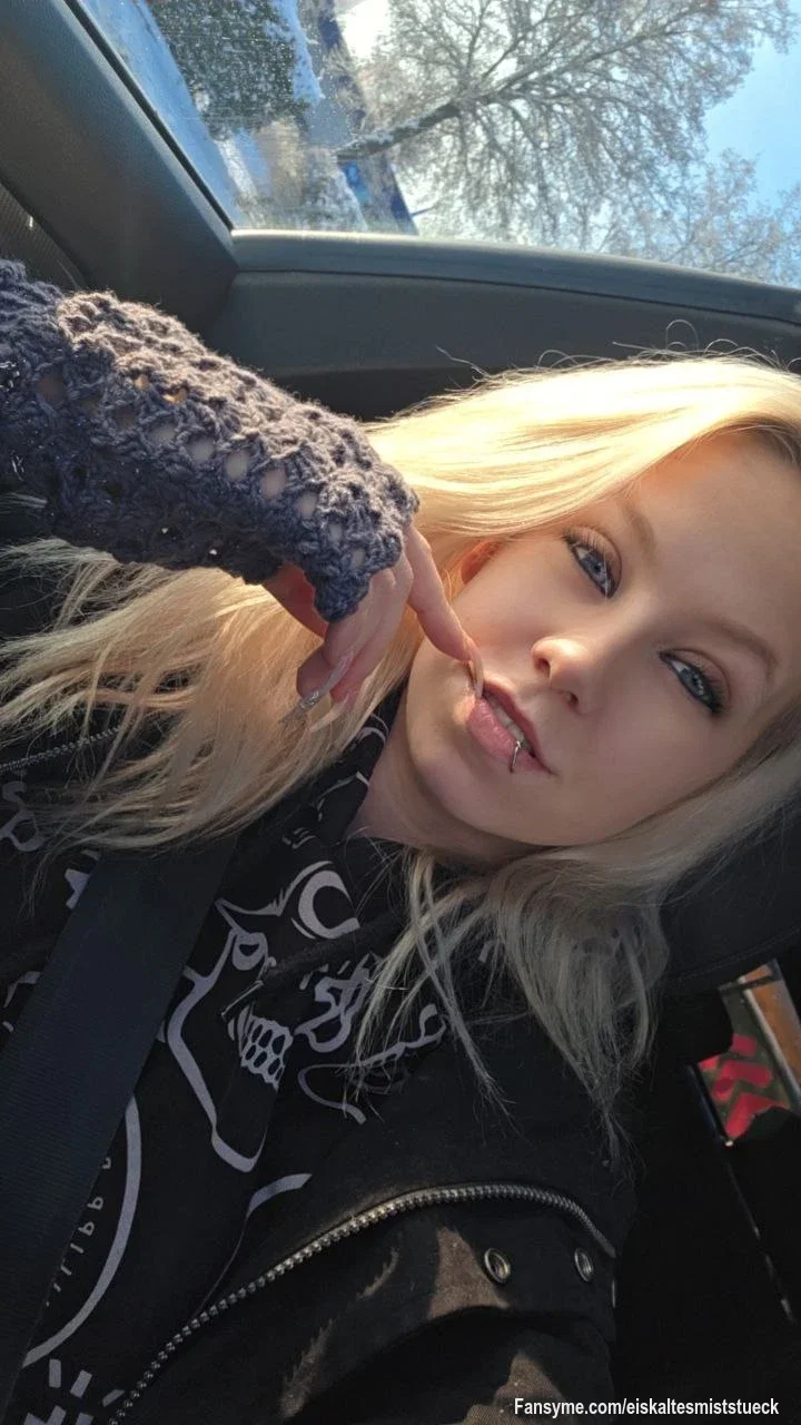 Sonne im Gesicht… aber ich bringe dich noch mehr zum Glühen 😈☀️

Soll ich dich mitnehmen – oder willst du lieber ganz nah ran? 💋

Der richtig heiße Zwischenstopp wartet exklusiv… 🔥🔒