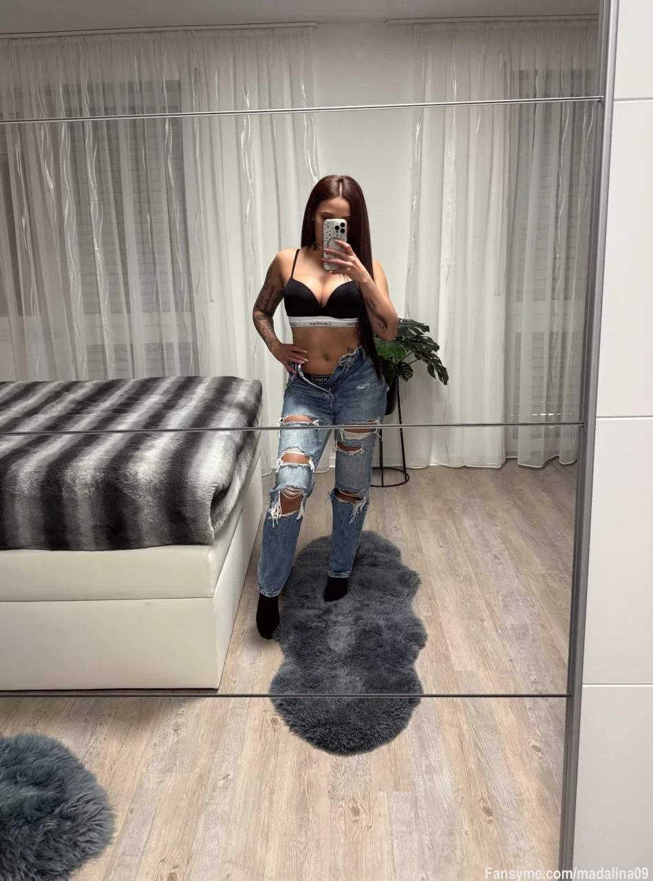 Manchmal reicht eine Jeans, um Fantasien zu wecken.. 
In Jeans sehe ich brav aus… oder? 😌💙

#camdiamonds #h2gcd #fansyme