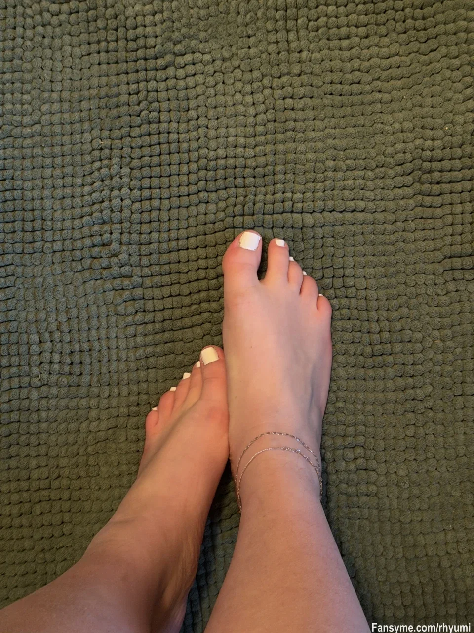 What’s you’re favorite thing when it comes to feet ?🦶🤍 pls tell me 🤍 or text me for a custom 😱🤍🦶🤫

#fyp #textme #love #femdom #white #fansymefyp #wet #feet #feetfetish