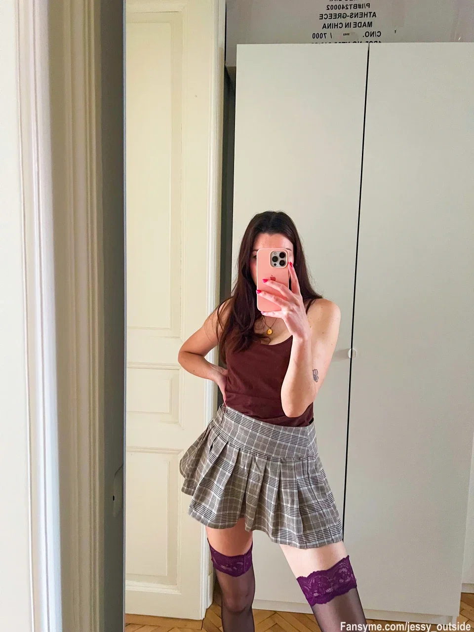 Sonntags ist  chillen angesagt oder  ? ;) 

#rock #nylon #nylons #halterlose #spitze #dessous #top #selfie #longhair #brownhair #kurzerrock #geil #german #horny #fansfollowme #tattoed #legs #beine #sonntag