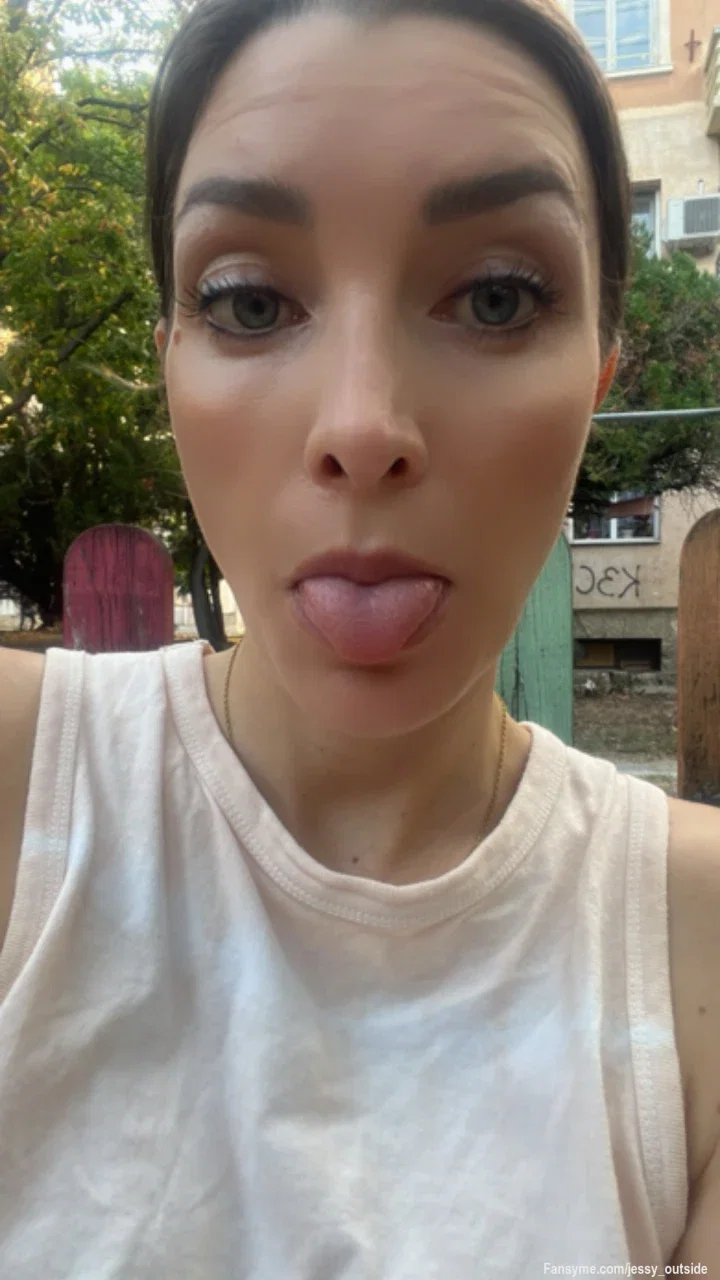 Hey :)  wie gehts ? 

#zunge #selfie #girl #geil #horny #grilnextdoor #sexy #brownhair #face #fansfollwowme #me #lecken #german