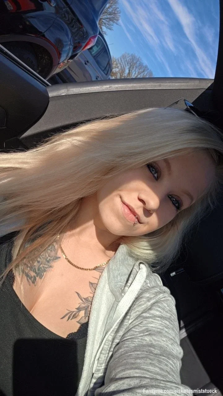 Noch ganz brav unterwegs… aber du weißt, wie schnell sich das ändert 😏

Heute Abend bin ich wieder dein Versautes Miststück 😏😈