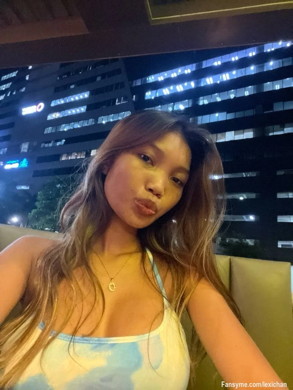 Hi 😊 don't hesitate to messages me if you feel bored, I can definitely make you happy and satisfied 😚