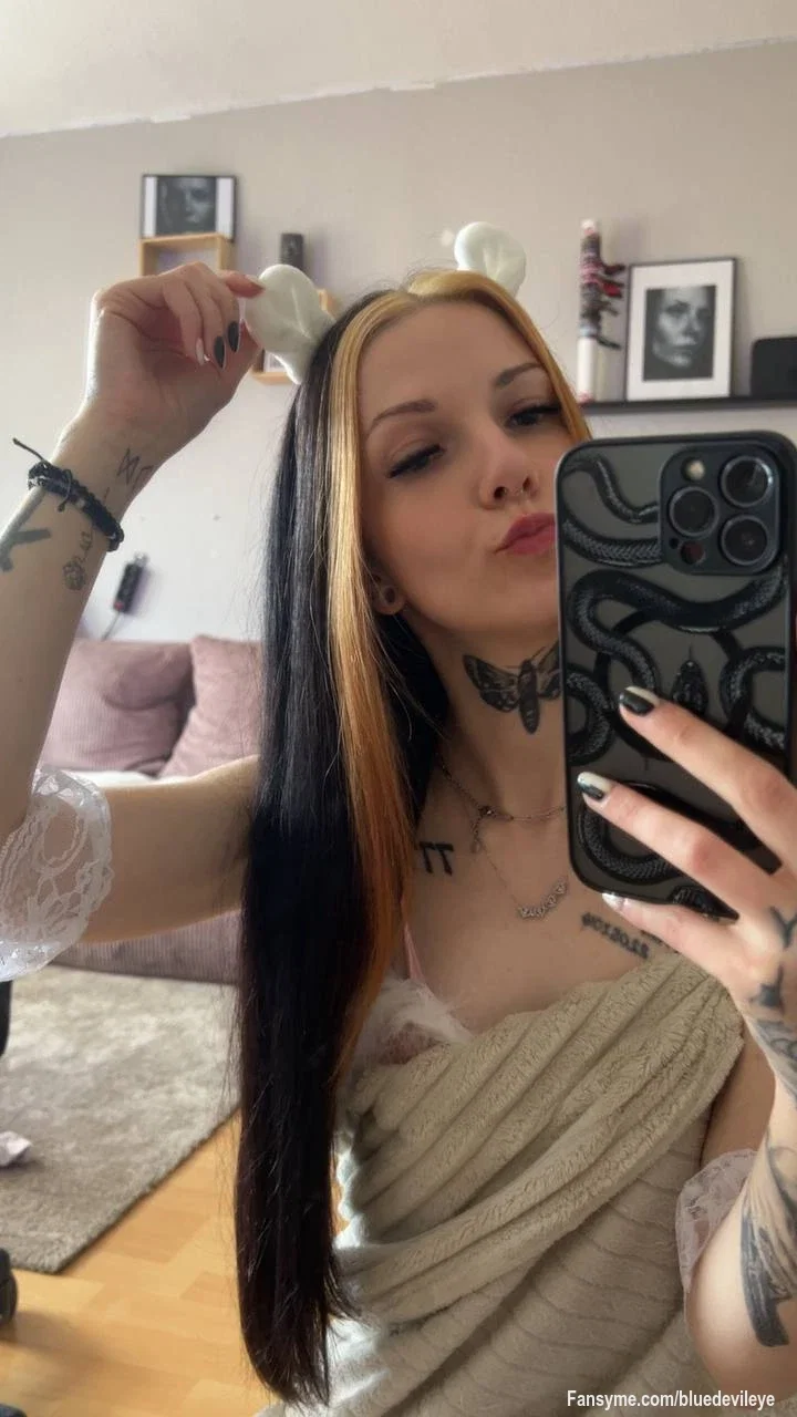 Hey du… 👀

Heute drop ich deine ganz persönliche Osterüberraschung 🐰🔥

Und glaub mir…
so unschuldig, wie ich aussehe, wird es ganz sicher nicht 😏

Schau in deine Dm´s und du wirst schon sehen, was ich meine 👀