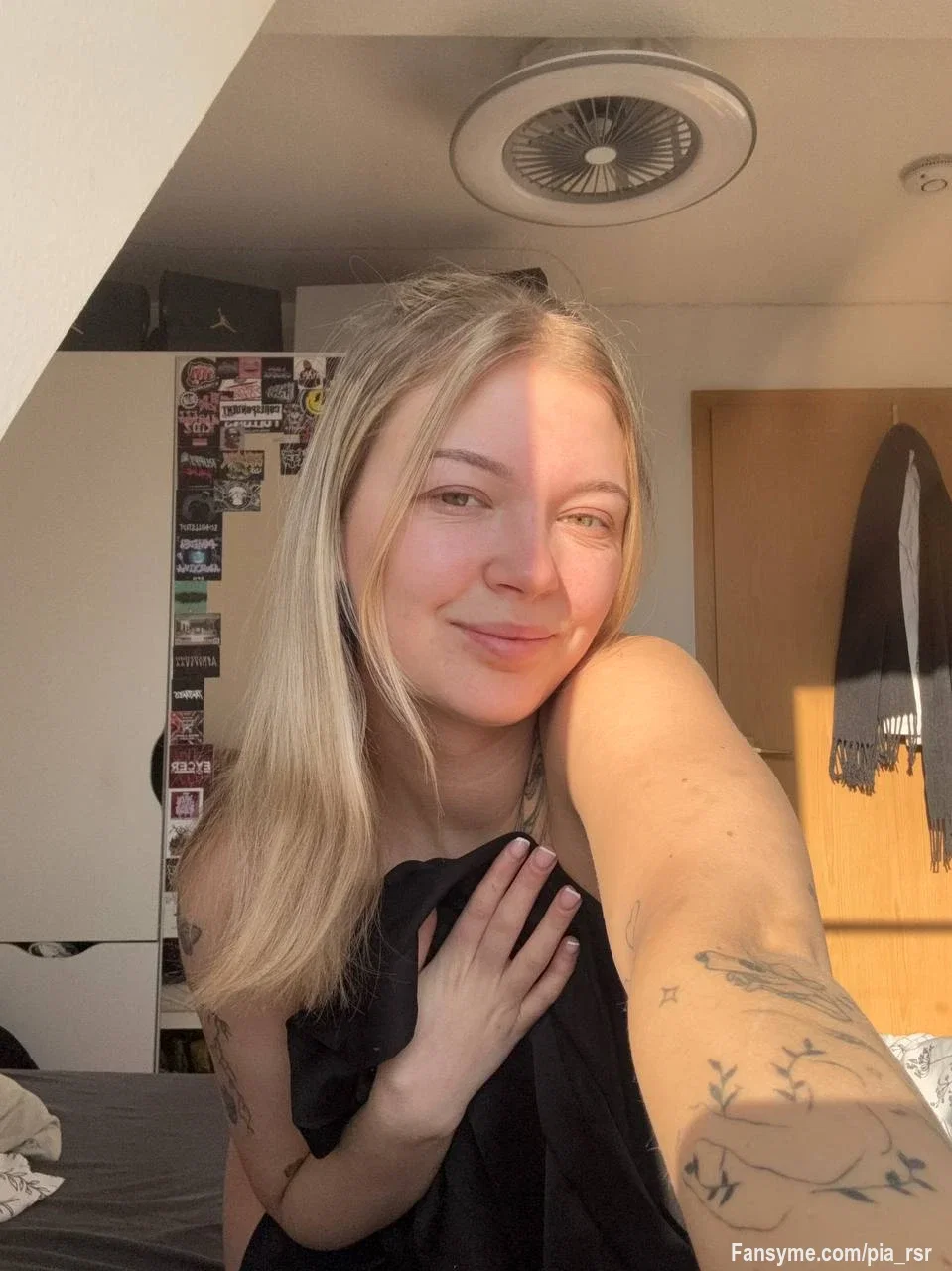 Guten Morgen 😘
Du willst sehen was ich bzw ob ich überhaupt was trage 🤫🔥

Klick schnell rein dort bekommst du exklusive Einblicke 👀😈🥵