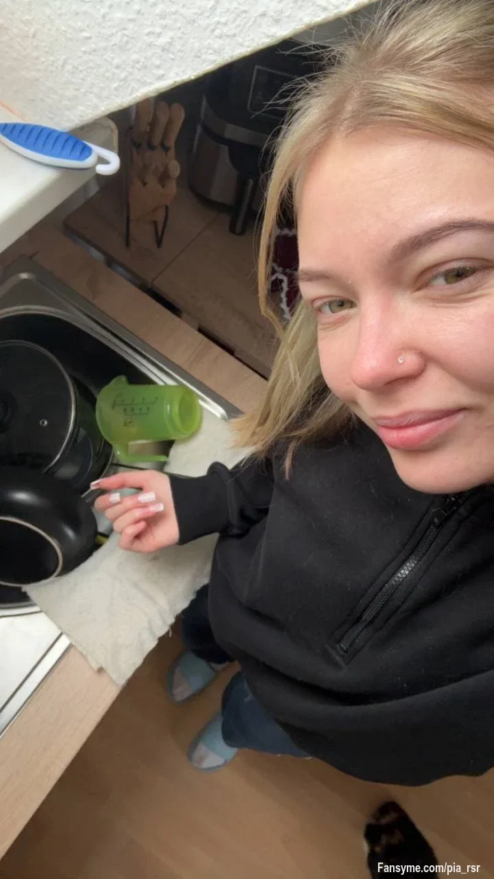 Wie wäre es denn mal mit einem heißen Quicky in meiner Küche? 

Klick rein - ein heißer Sexchat wartet auf dich 🥵😈
