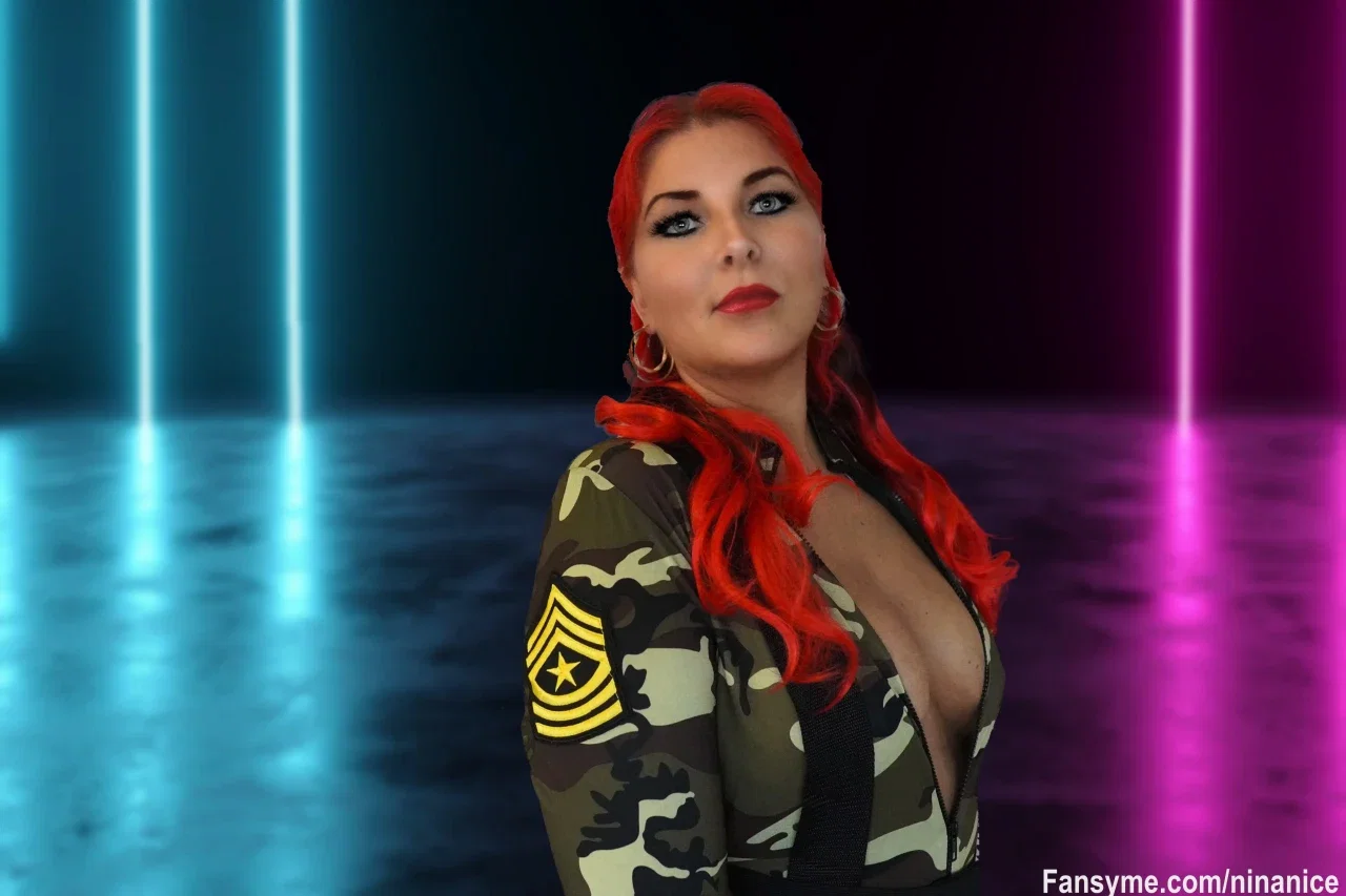 Für meine Subs neue Bilder , mit Fallschirmjäger Outfit... Do you think, its sexy? 30 Tage verfügbar....Willst du mir dienen?

New pictures for my subscribers, in a paratrooper outfit... Do you think it's sexy? Available for 30 days.... Will you serve me?