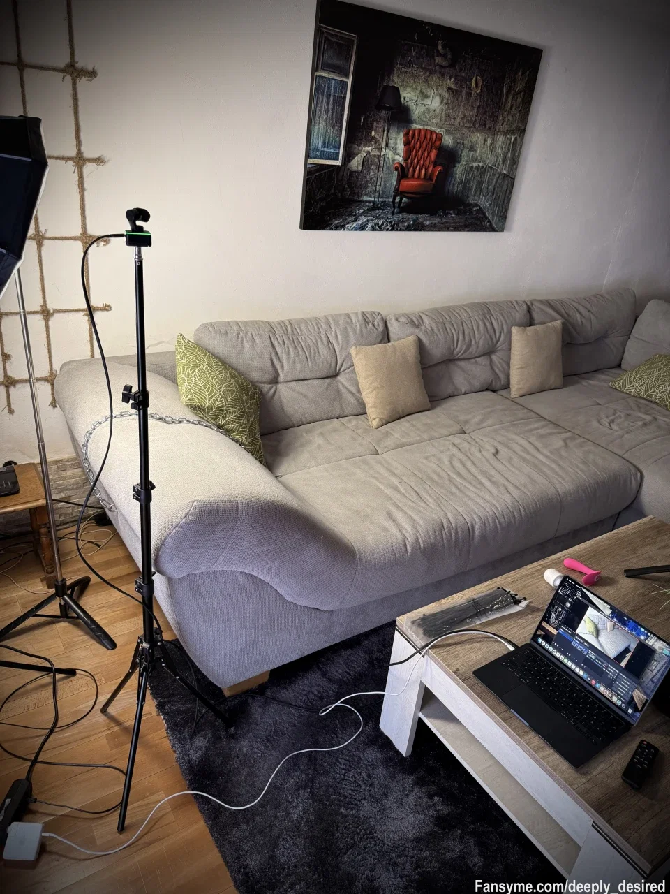 Heute Abend gibt es einen versauten Livestream 😈
Wenn ich die Kette und die Kabelbinder sehe… 🥵 Bin ich direkt wieder ganz nass zwischen den Beinen 💦 

Wie gewohnt für Abonnenten kostenlos und morgen wird das komplette Video als Beitrag gepostet 😏

Start: ca. 19:30 Uhr