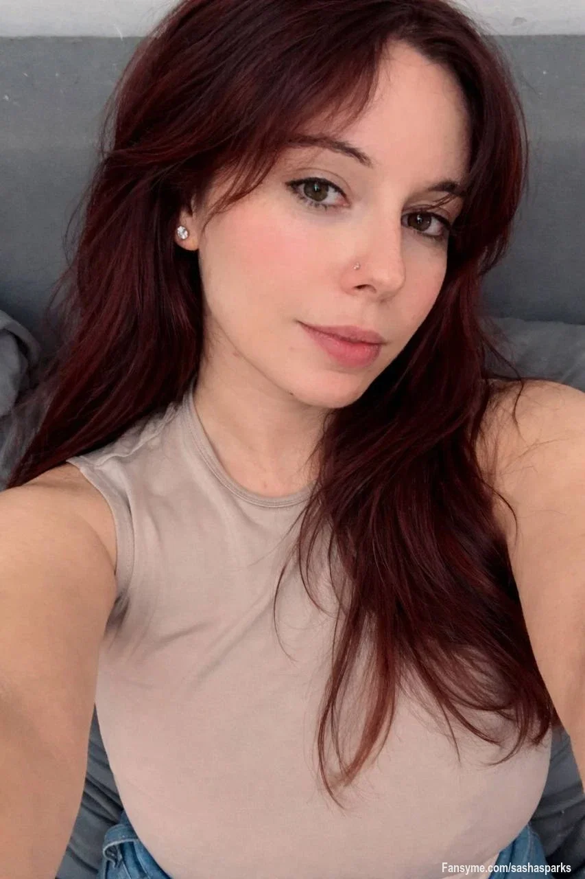 I am thinking about going for a mayor hairstyle change what do you think? should I go for it? 

#redhead #selfie #cute