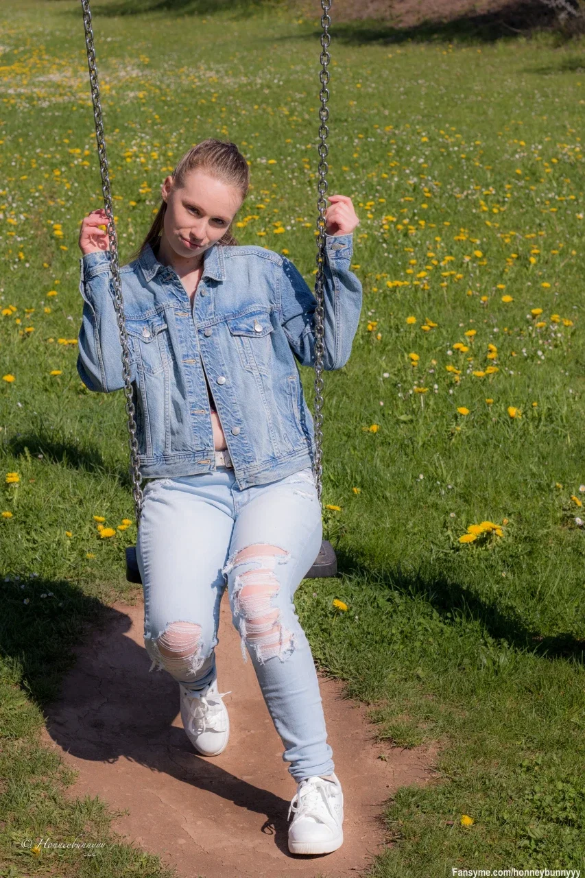 Komm und schups mich etwas an . Bitte 🫣😇☺️
Come and give me a little push -. Please 🫣😇☺️

Ein Abo erlaub dir alles zu sehen und kostenlos mit mir zu schreiben.
Wer mehr will muss mehr..😌Hart aber fair🔥
Einmal im Monat ein Besonderes Spezial und auf Meine Videos immer Fette Rabatte😌😉
A subscription allows you to see everything and write with me for free.
Those who want more must have more.. 😌Hard but fair🔥
Once a month a special special and on my videos always fat discounts😌😉

#sexy #ass #cutegirl #hot #horny #fansfollowme #german #sweet #spicyvibes #teen #teengirl