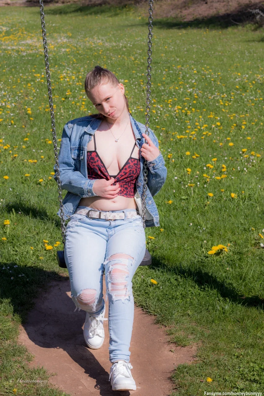 Okay du bekommst auch etwas für das Anschubsen , versprochen ☺️😇🫣💋
Okay, you'll get something to push too, I promise ☺️😇🫣💋

Ein Abo erlaub dir alles zu sehen und kostenlos mit mir zu schreiben.
Wer mehr will muss mehr..😌Hart aber fair🔥
Einmal im Monat ein Besonderes Spezial und auf Meine Videos immer Fette Rabatte😌😉
A subscription allows you to see everything and write with me for free.
Those who want more must have more.. 😌Hard but fair🔥
Once a month a special special and on my videos always fat discounts😌😉

#sexy #ass #cutegirl #hot #horny #fansfollowme #german #sweet #spicyvibes #teen #teengirl